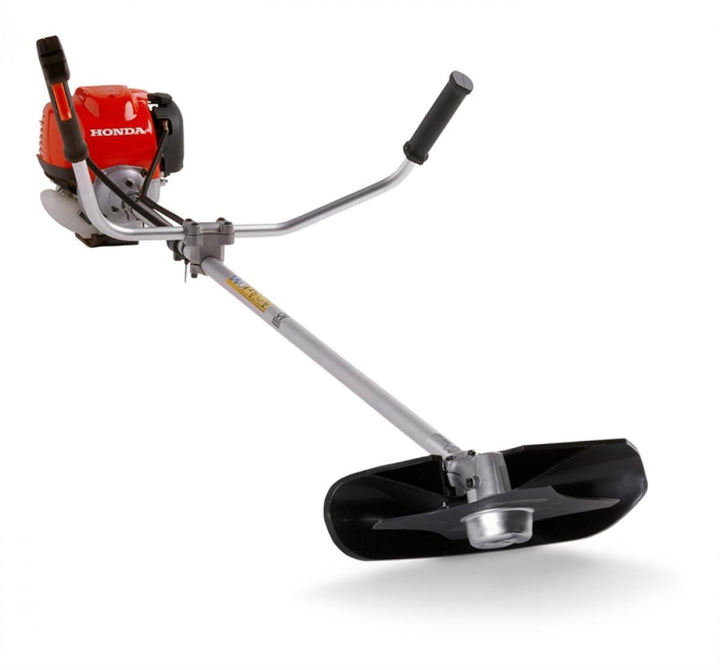  The UMK450 Bull Handle Brushcutter is going to get the toughest job done. The 4 stroke, GX50 engine is more than powerful enough to deal to large brush, gorse trunks, bamboo with ease. 